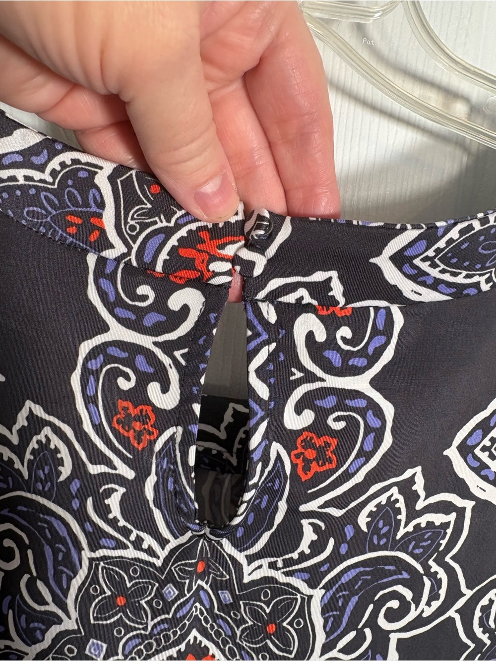 Market & Spruce Navy, Red & White Paisley-Style Sleeveless Top  Size 1X - Picture 7 of 11